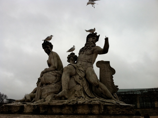 statue in jardin des tuileries 